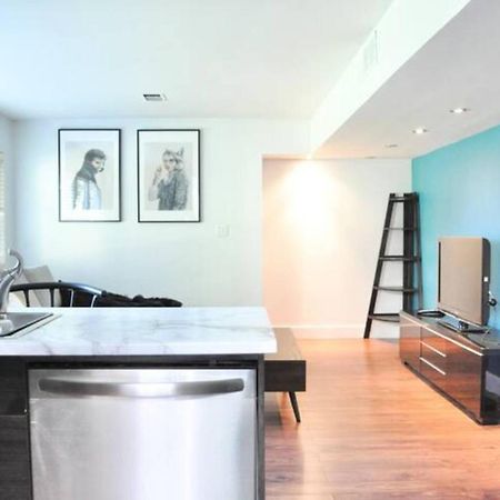 Cozy 1 Bd Suite Centrally Located 노스밴쿠버 외부 사진