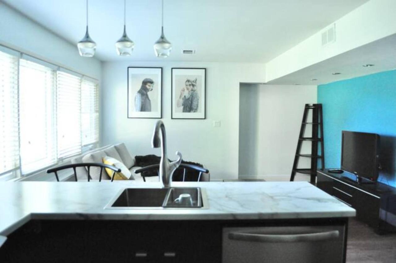 Cozy 1 Bd Suite Centrally Located 노스밴쿠버 외부 사진