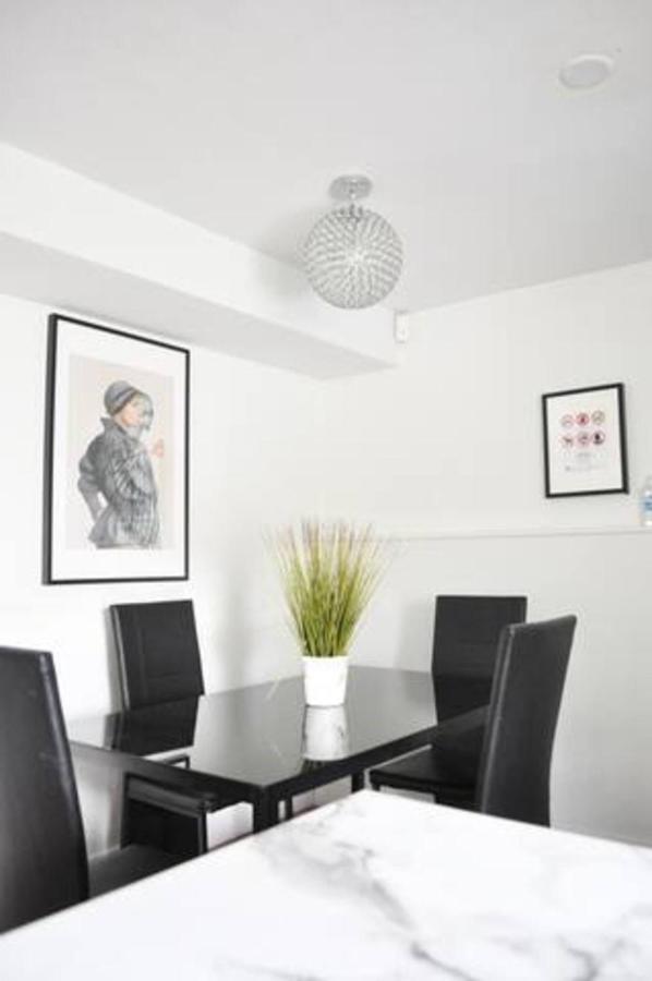 Cozy 1 Bd Suite Centrally Located 노스밴쿠버 외부 사진