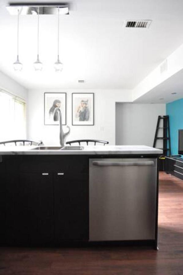 Cozy 1 Bd Suite Centrally Located 노스밴쿠버 외부 사진