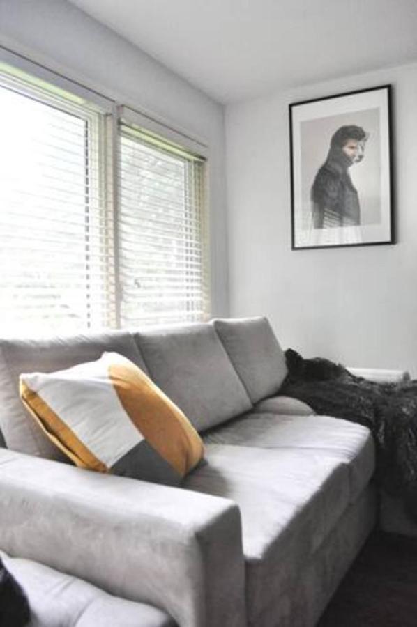 Cozy 1 Bd Suite Centrally Located 노스밴쿠버 외부 사진