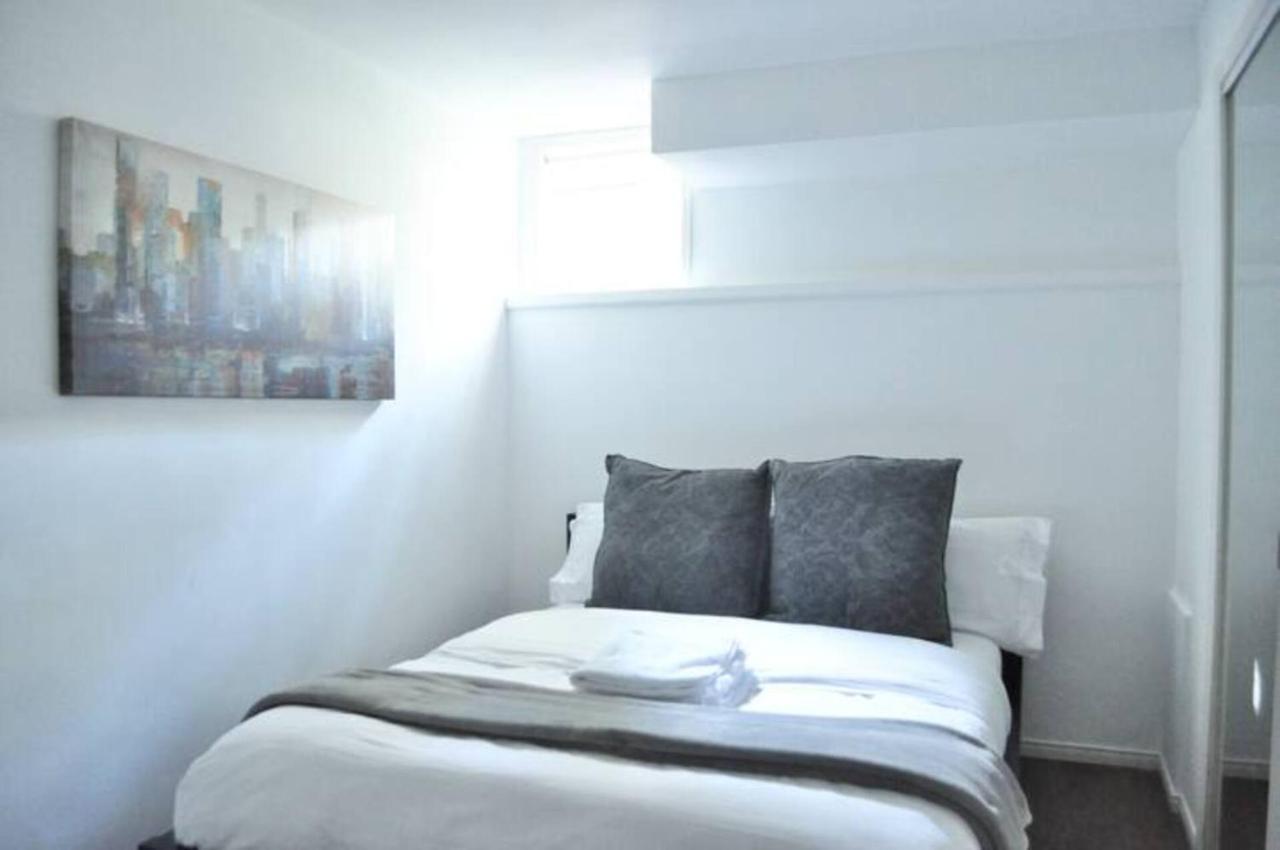 Cozy 1 Bd Suite Centrally Located 노스밴쿠버 외부 사진