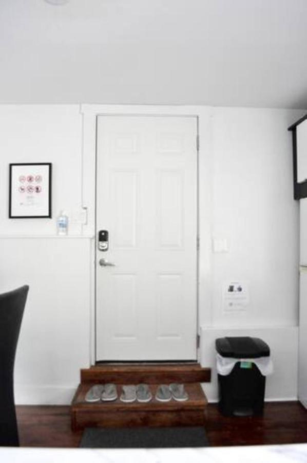 Cozy 1 Bd Suite Centrally Located 노스밴쿠버 외부 사진