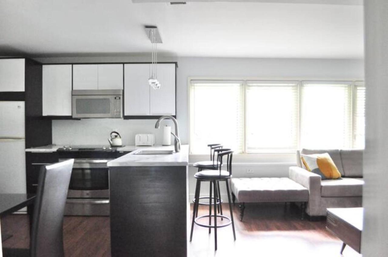 Cozy 1 Bd Suite Centrally Located 노스밴쿠버 외부 사진
